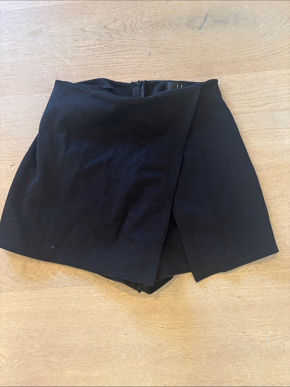 Lulu's Black Wrap-Front Skort XS